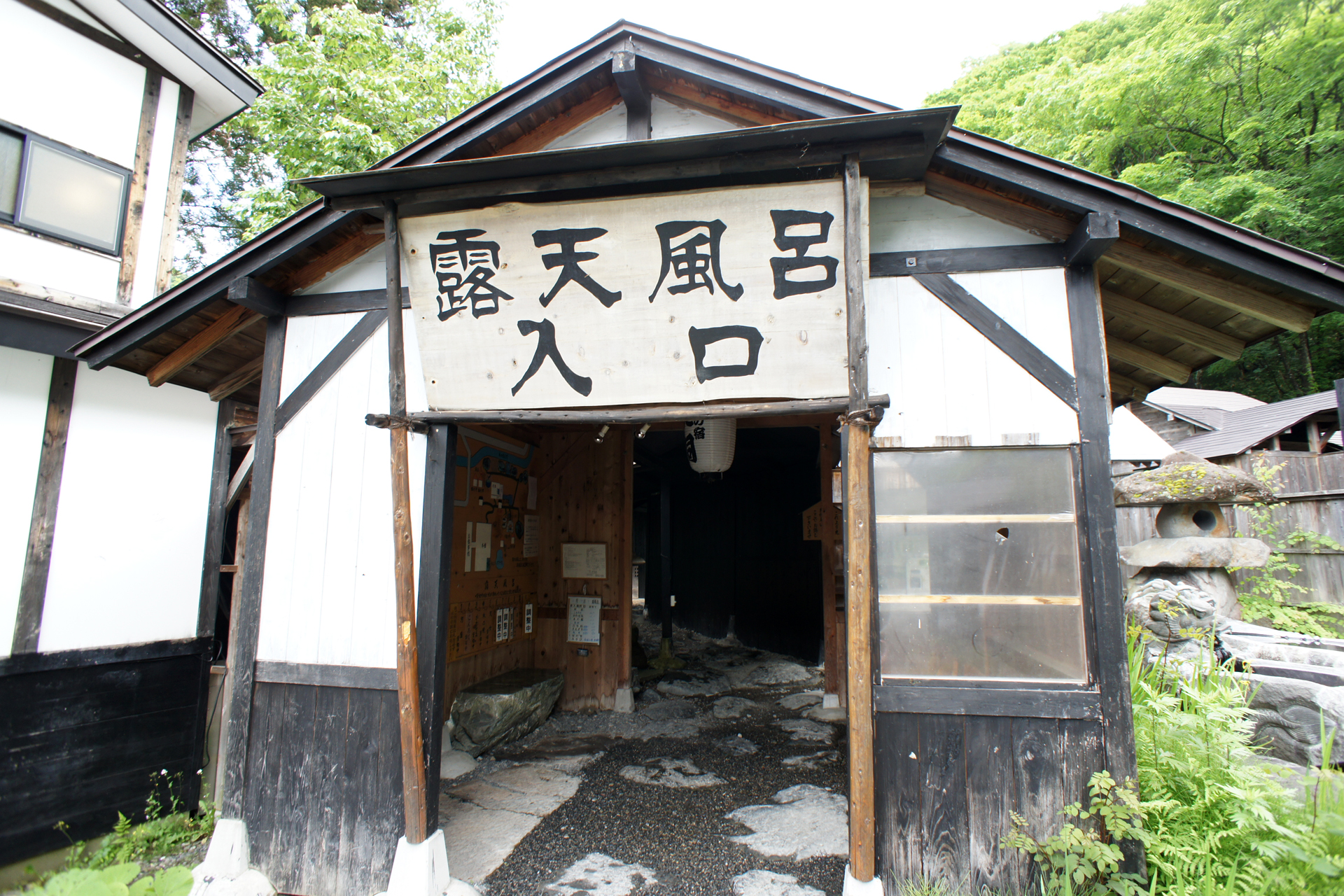 源泉掛流しのゆめぐりテーマパーク　龍洞