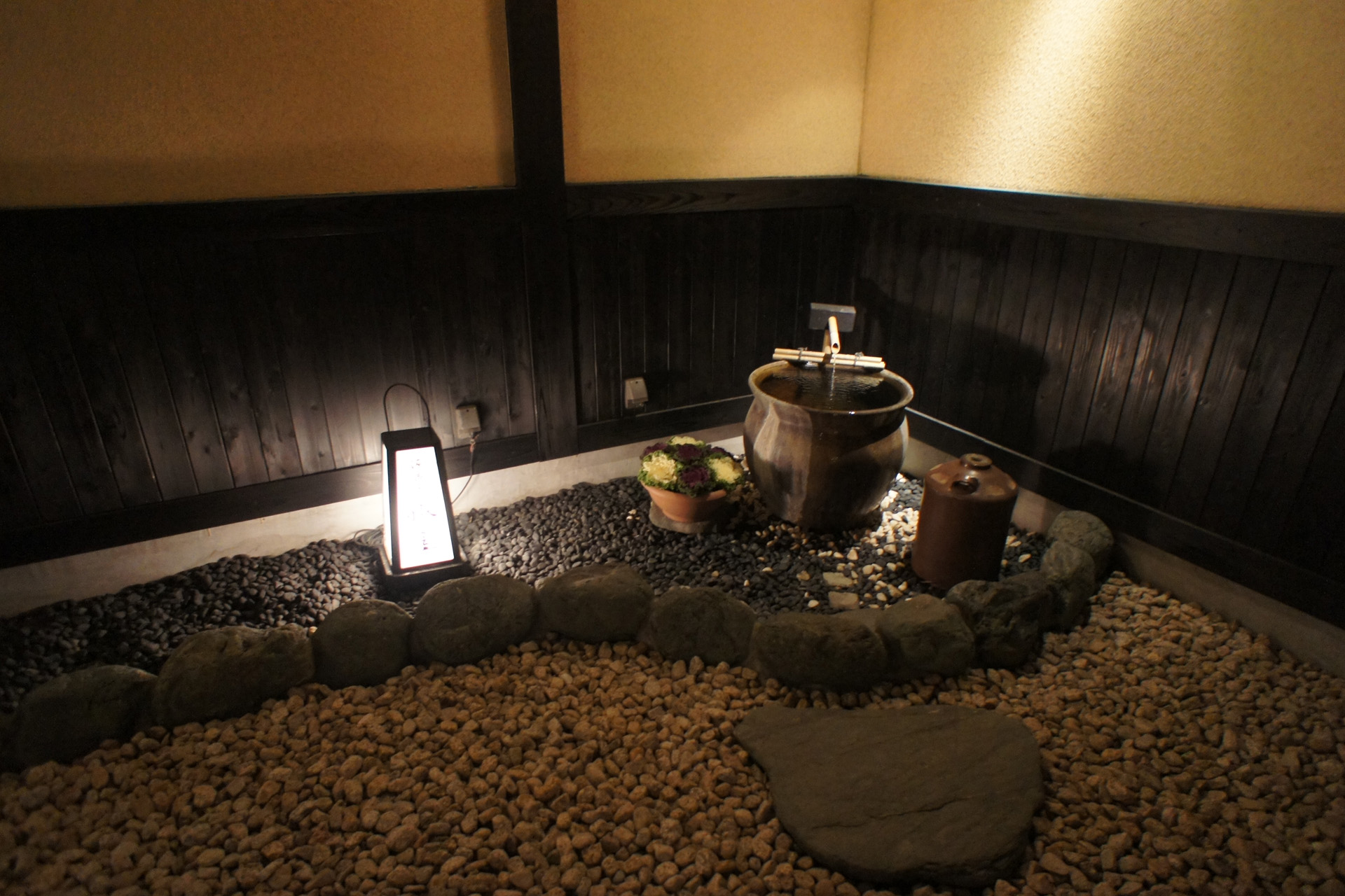 源泉湯 燈屋