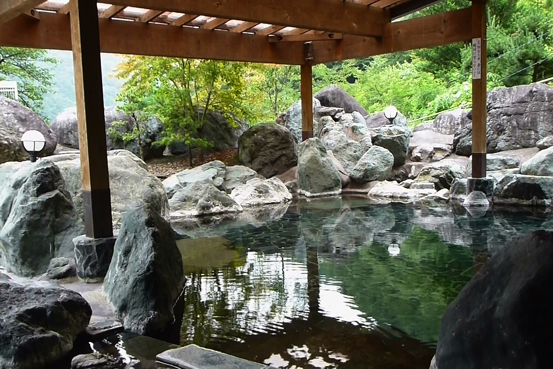 芦安温泉　岩園館