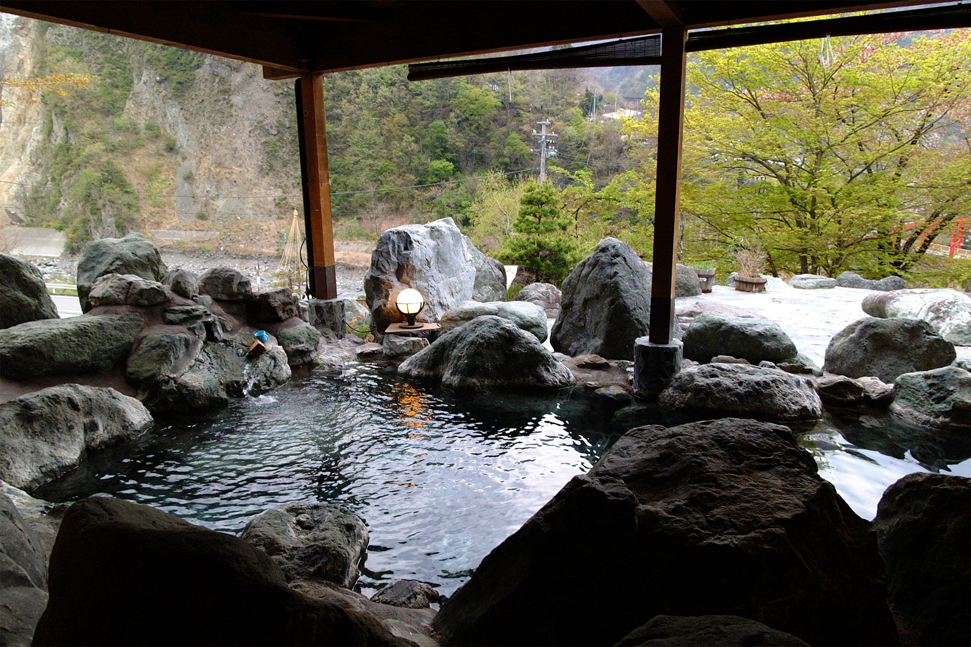 芦安温泉　岩園館