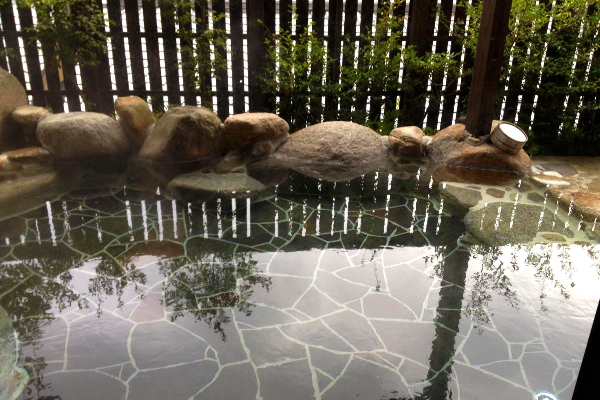 風がささやく離れの宿 山あかり