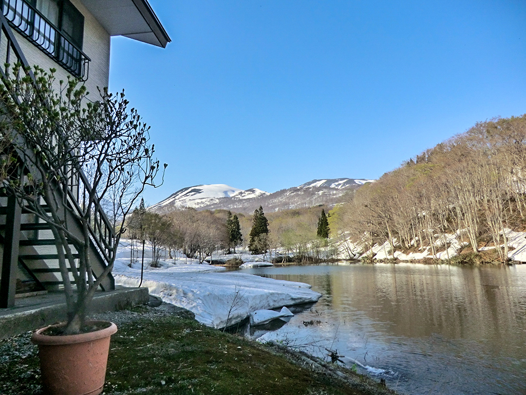 月山志津温泉 湖畔の宿五色亭