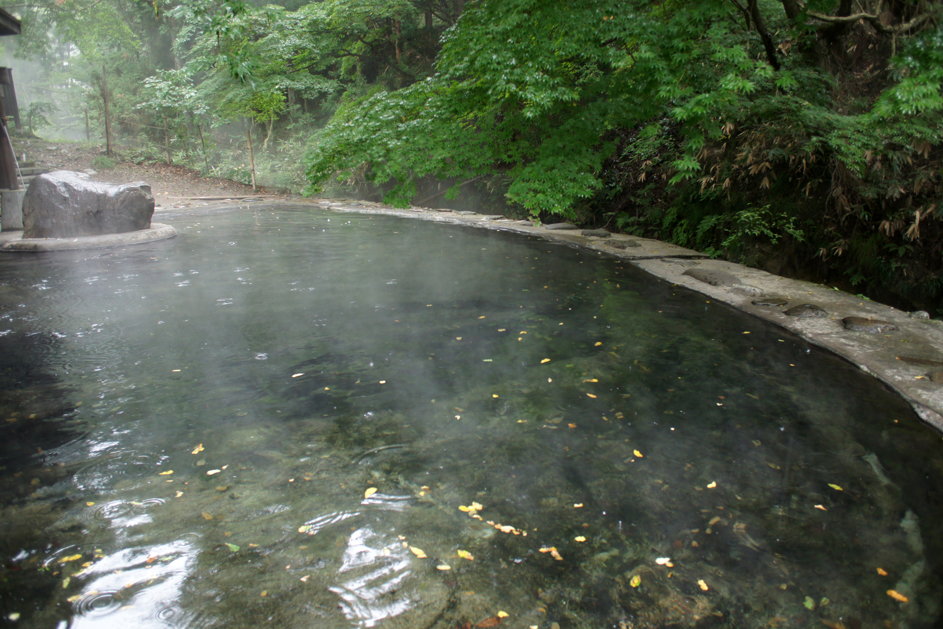 鬼首温泉　間欠泉露天風呂