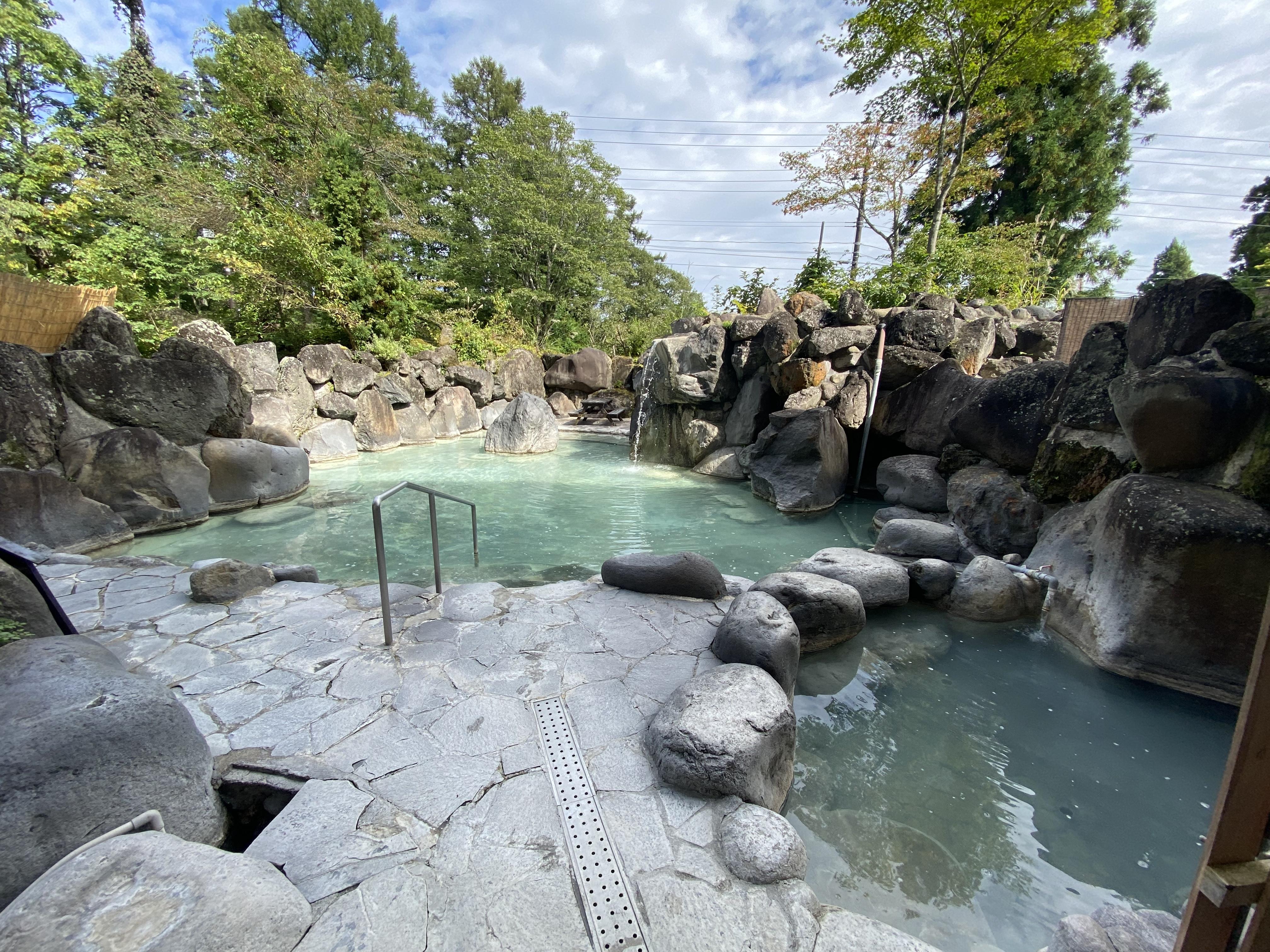 赤倉温泉大野天風呂滝の湯