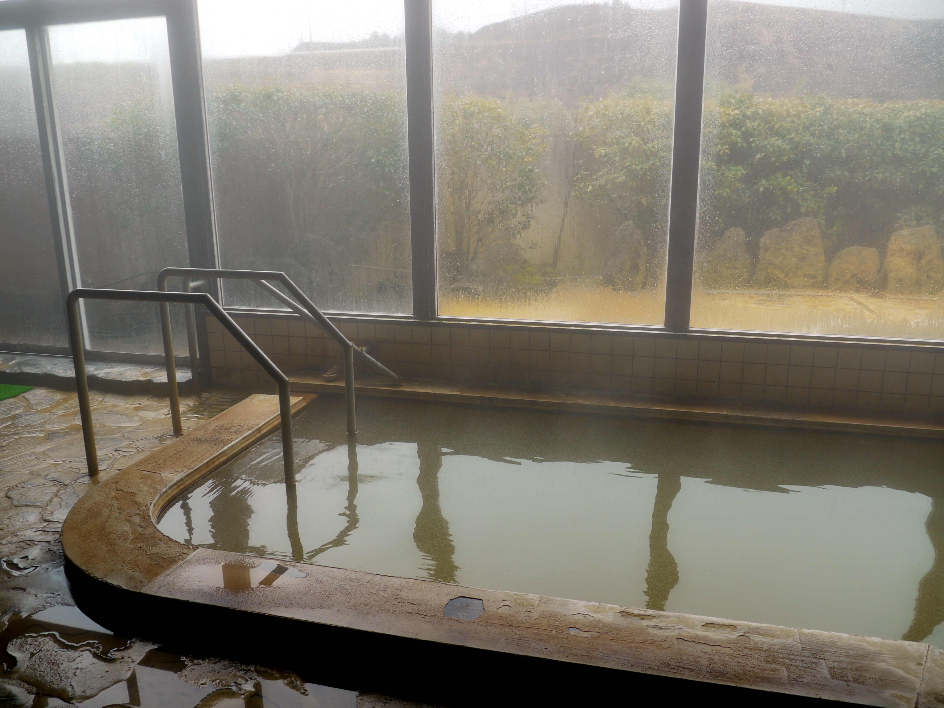 七里田温泉館